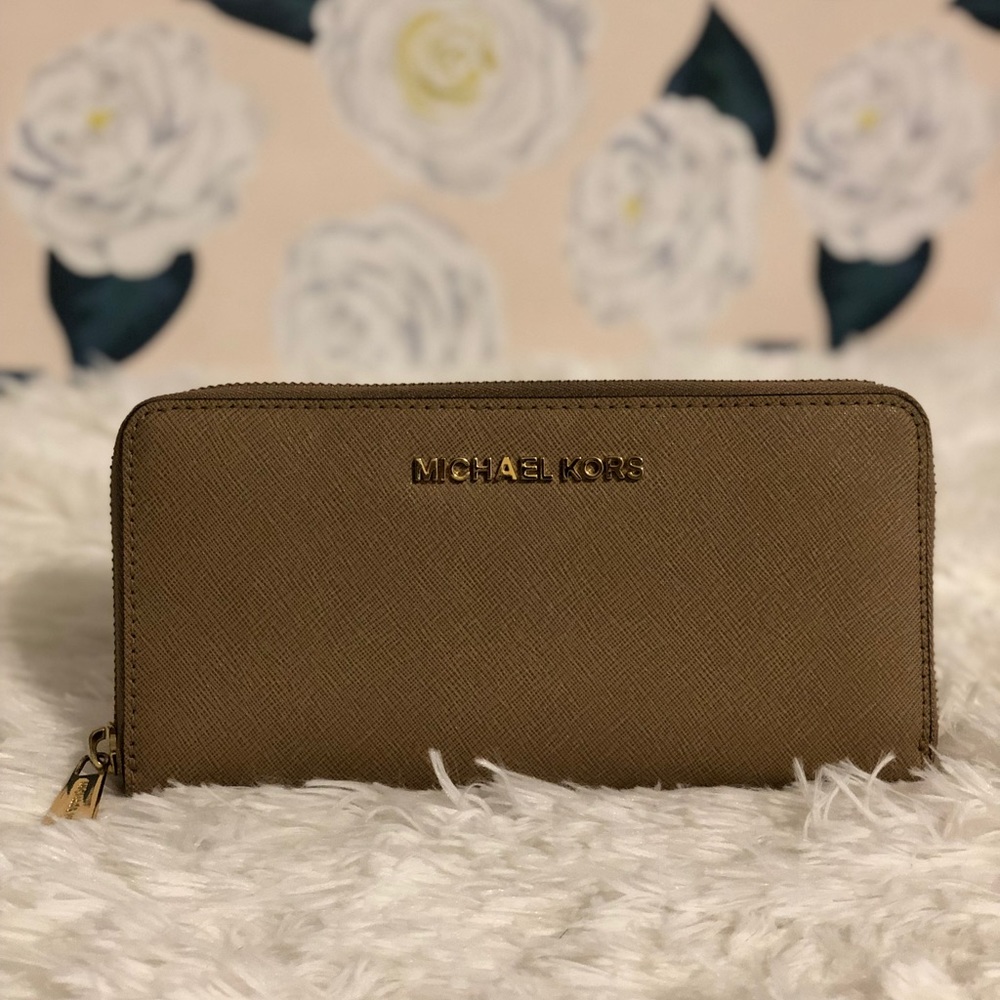 Michael Kors Wallet in Dark Khaki